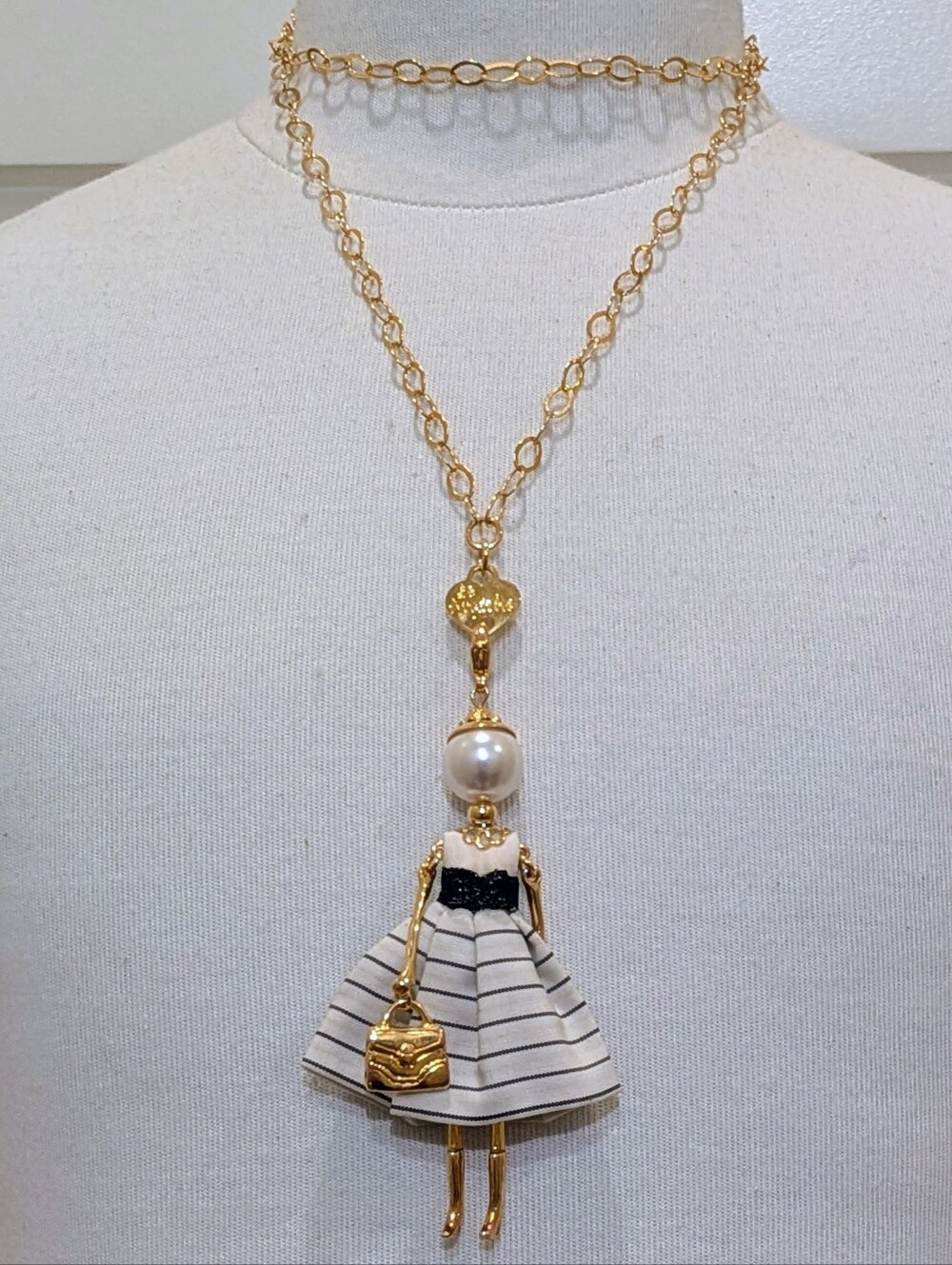 EUC Le Amiche 32" Long Goldtone Doll Charm Detachable Pendant Necklace